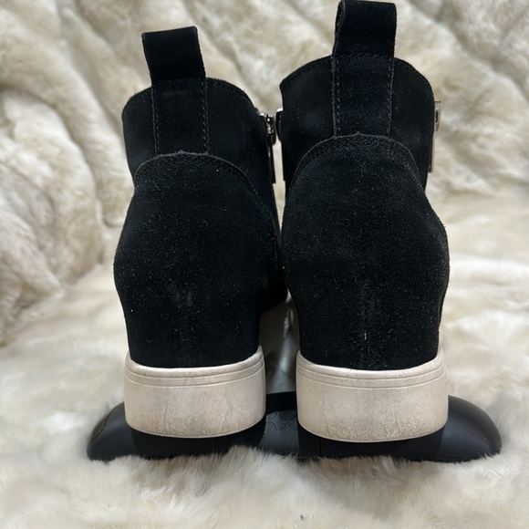 Steve Madden black suede short boots. - Picture 9 of 9